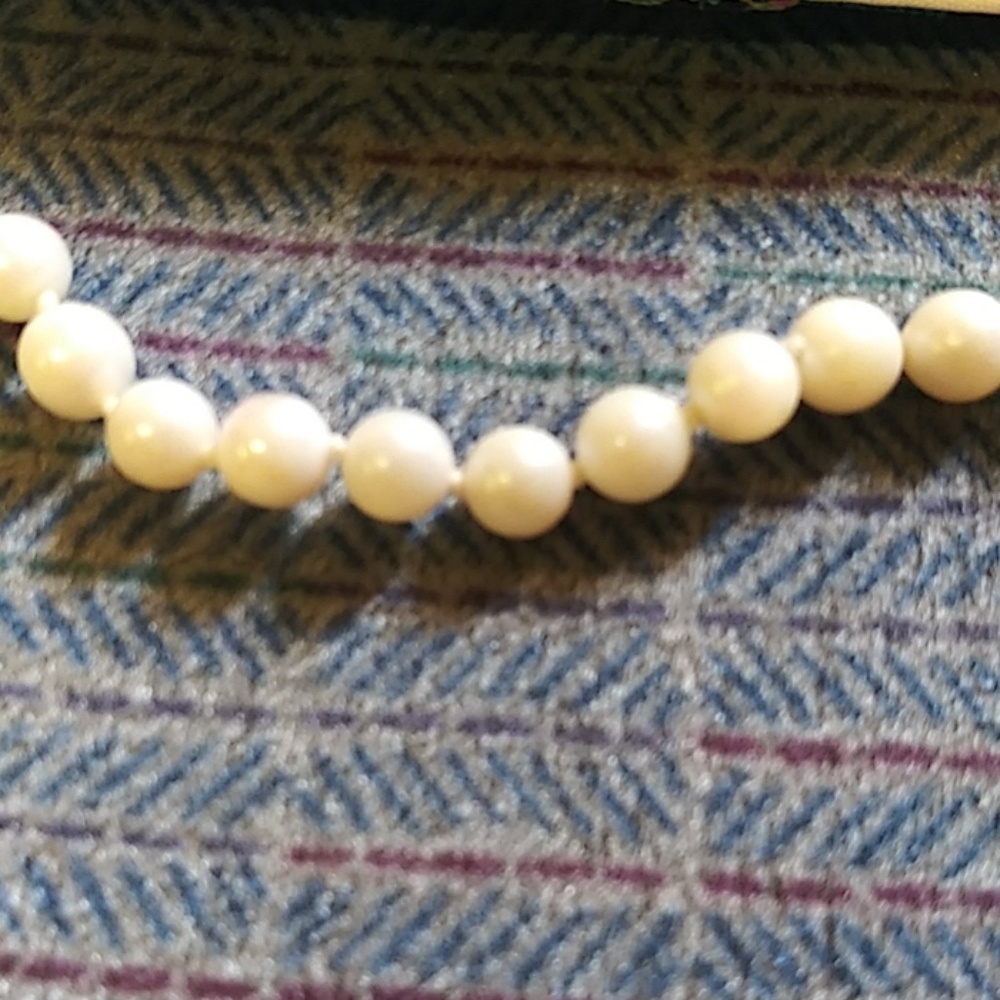 Vintage natural pearl necklace & earrings set - Picture 3 of 8